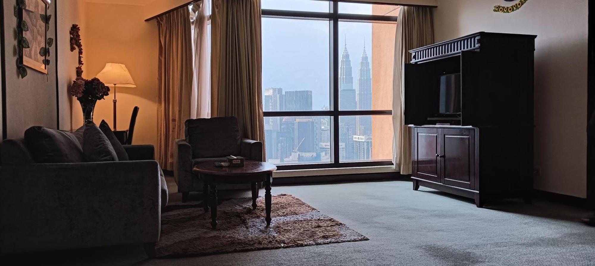 Service At Times Square Apartment *